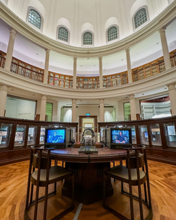 See the typically quiet and still Rotunda come to life with artworks from the “OPEN END” exhibition 📚 Dive into the archives and explore the legacy of Singapore’s first independent contemporary art centre (@the_substation) through text-based compositions, video installations and soundscapes. “OPEN END: Resonate, Re-Read and Re-Trace The Substation Archive” runs still 4 December. Entry is free for all. 📍 Rotunda Library and Archive, Level 3 Supreme Court Wing 📺 Mon to Fri, 10am to 12:30pm & 2:30 to 5pm