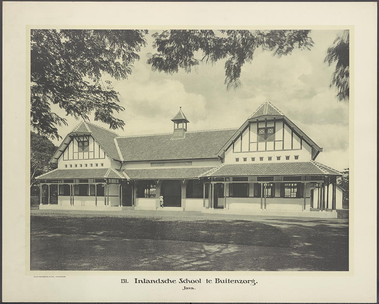 131. Inlandsche School te Buitenzorg. (Java)