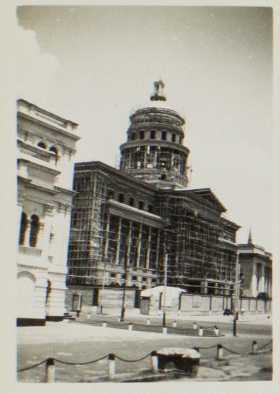 Photographic documentation of the construction process for the former Supreme Court