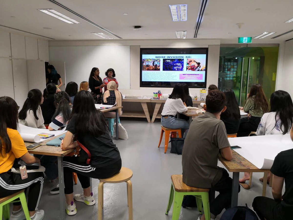 The programmes presentation with students at tables