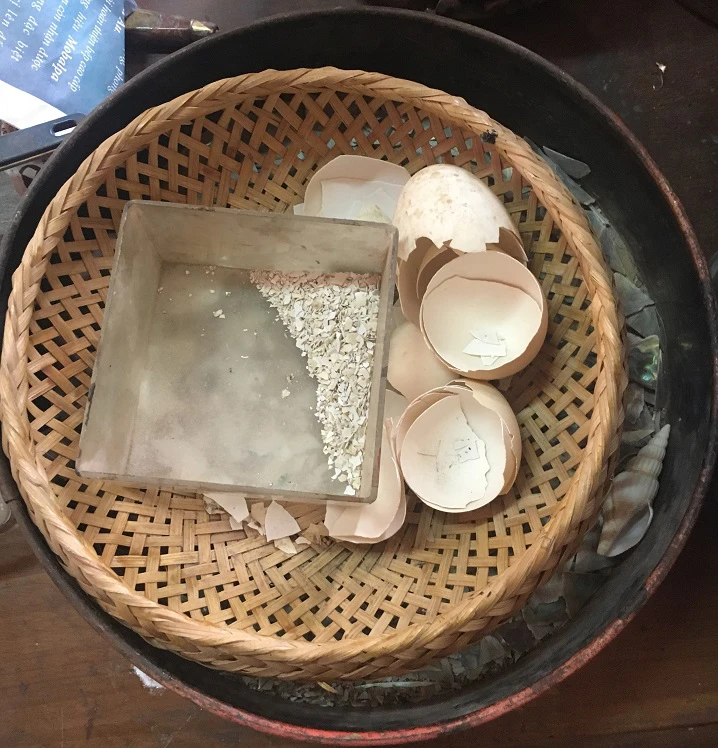 Snail shells, eggshells and silver powder in the studio of the Trường Trung cấp nghề Tổng hợp Hà Nội (Hanoi Vocational School), as used for inlays in lacquer painting.