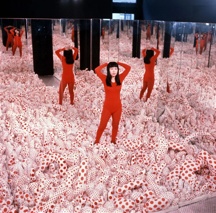 Infinity Mirror Room Phallis' Field (1965)