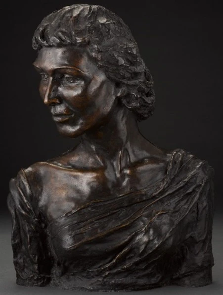 Annaratnam Gunaratnam. Mavis, 1953. Bronze, 50 x 38 x 34 cm. Gift of Sadhonadevi Gunaratnam.  Collection of National Gallery Singapore. Image courtesy of National Heritage Board, Singapore