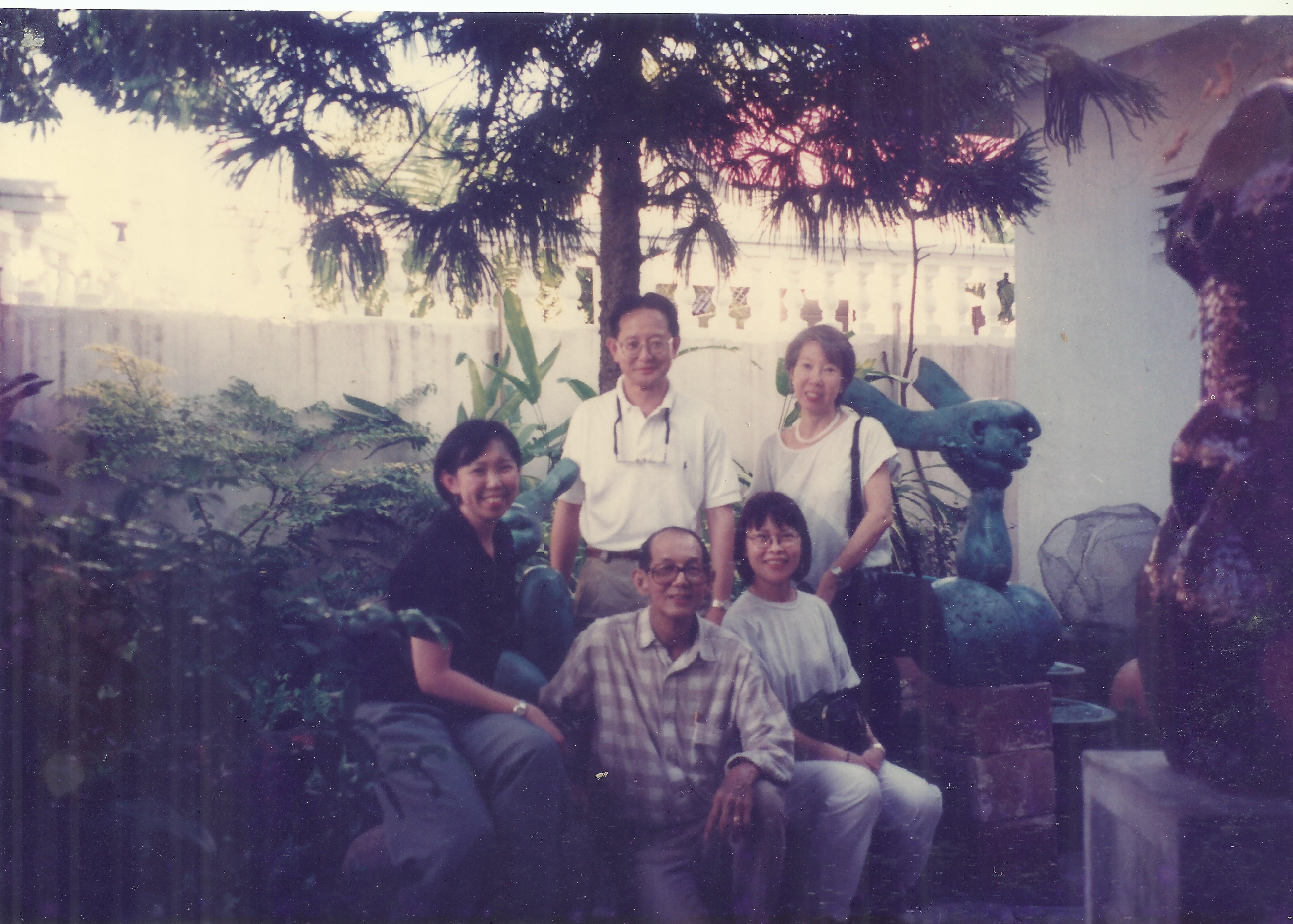 Juliana (seated, right) at Ng Eng Teng’s studio w Connie Sheares, Joyce Fan. 1990s