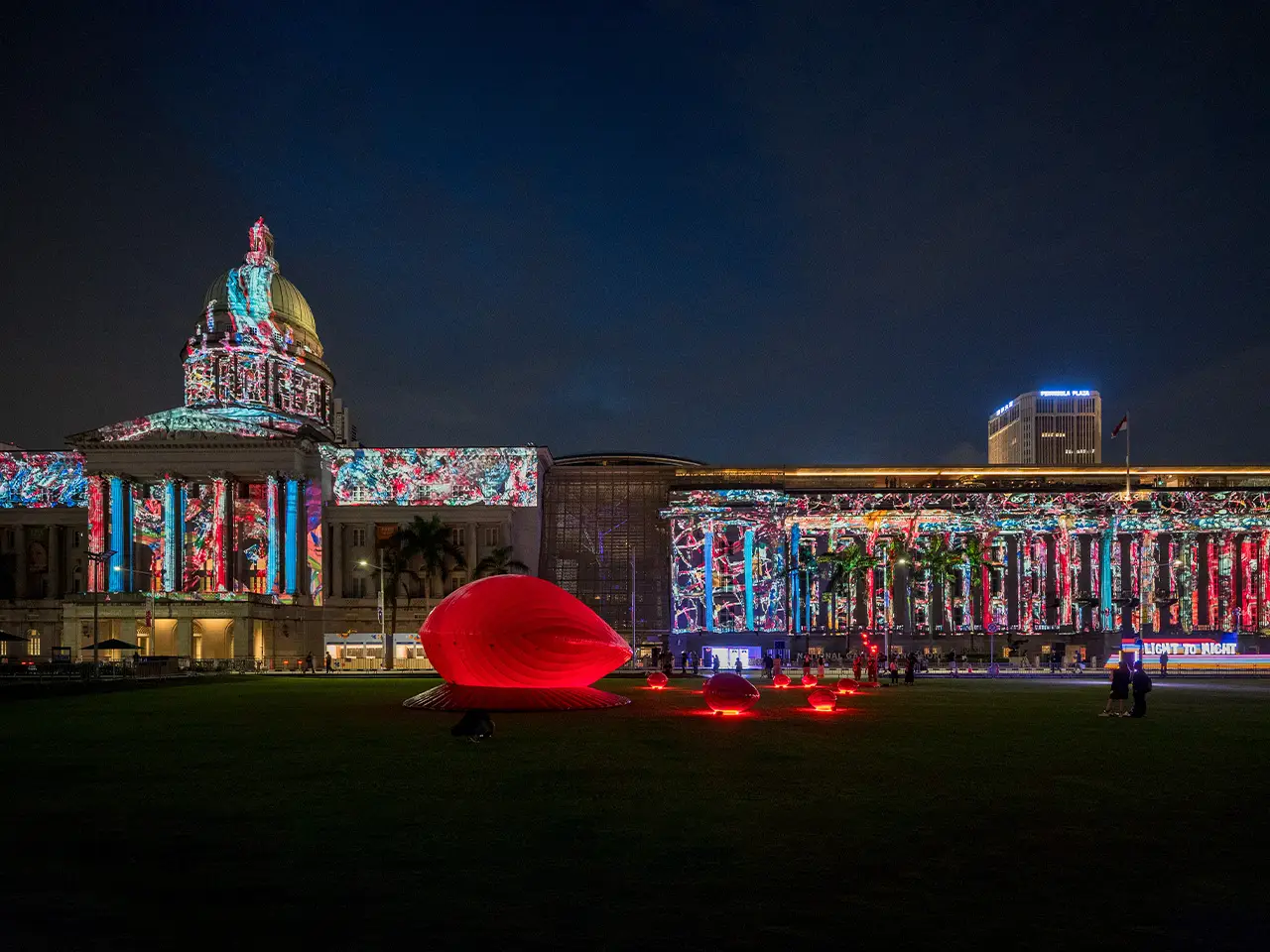 Experience art through light projection on iconic monuments